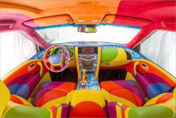 A transformat un SUV Infiniti într-o operă de artă